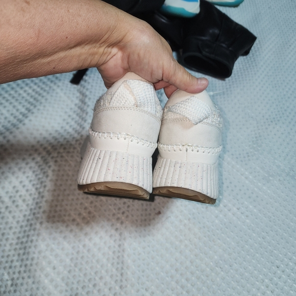 UNIVERSAL THREAD EUC WOMENS SZ 9.5 PERSEPHONE SNEAKER SHOES - Picture 8 of 10